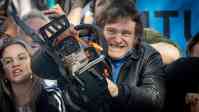Argentinian football fans kick out at populist presidential candidate